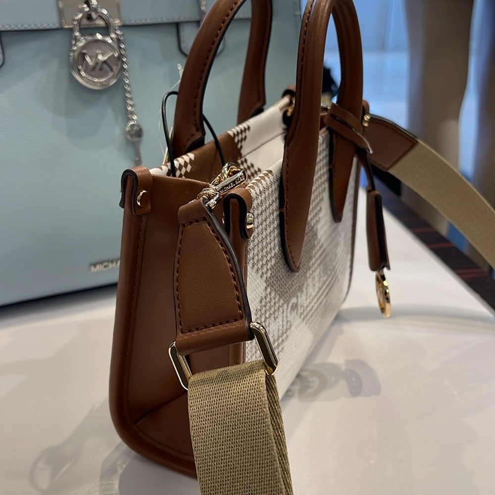 Michael Kors Mirella Extra-Small Logo Crossbody XBODY Shopper Bag
Luggage 
NWT - Picture 5 of 16